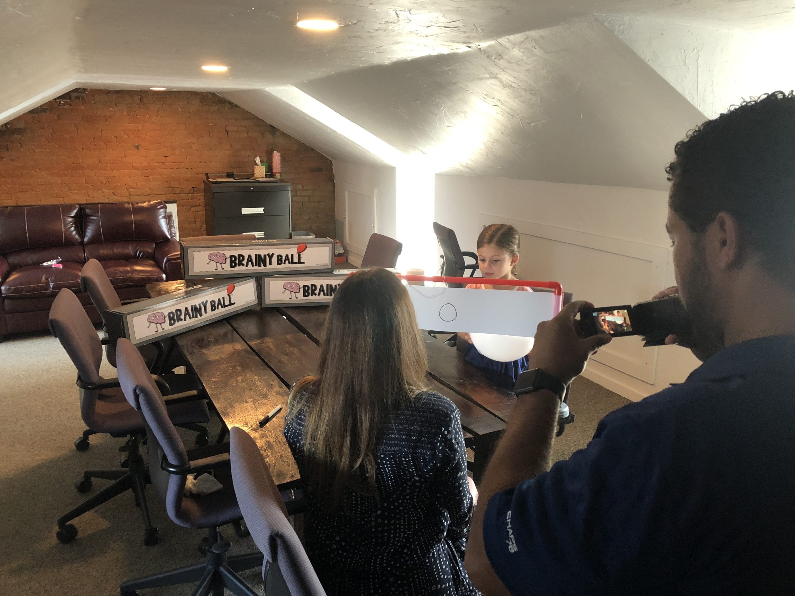 OCREATIONS CLIENT "BRAINY BALL" FILMS VIDEO IN STUDIO