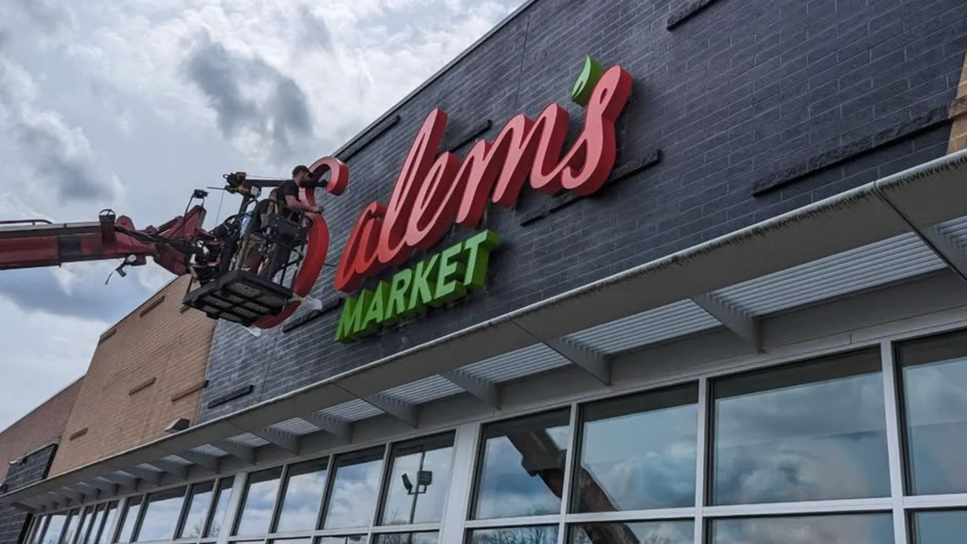 Portfolio-Environmental-Graphics-SALEMS-MARKET-LETTERS
